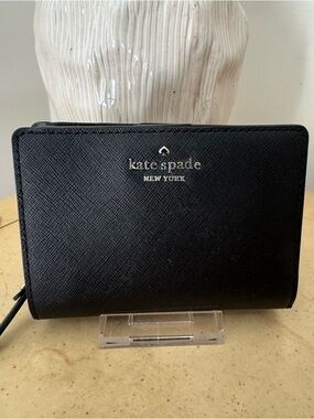 KATE SPADE SAFFIANO MEDIUM BIFOLD WALLET